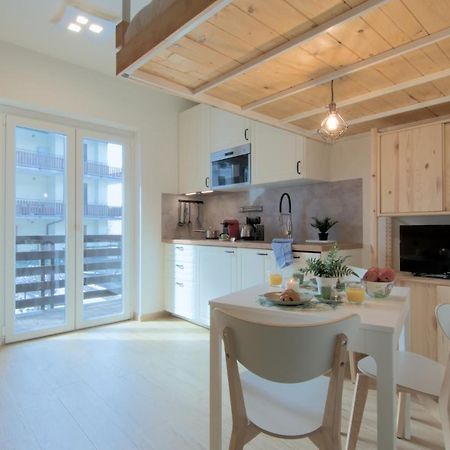 Casa Pino- Loft Con Giardino Magnolta Lägenhet Aprica Exteriör bild